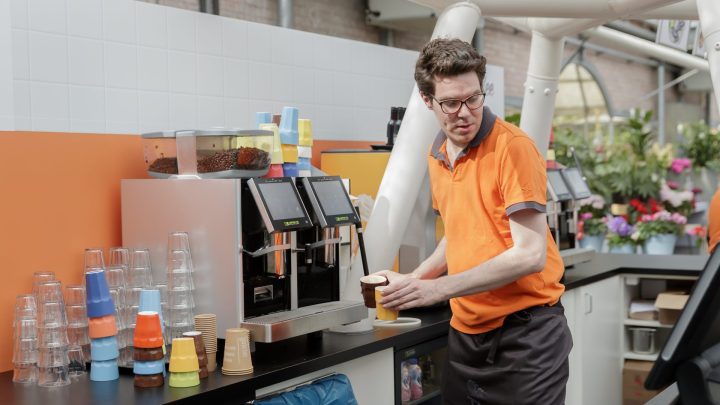 Medewerker coffeecorner